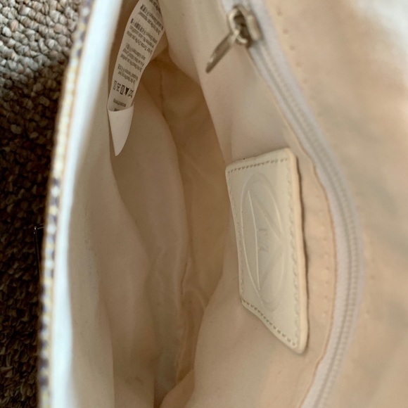 Misguided Cream Flat Fanny Pack - Picture 4 of 4